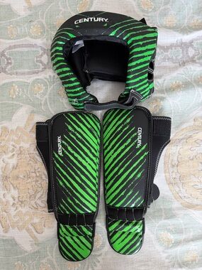 Century Brave Green & Black Headgear and Shin Guards Set youth l/xl